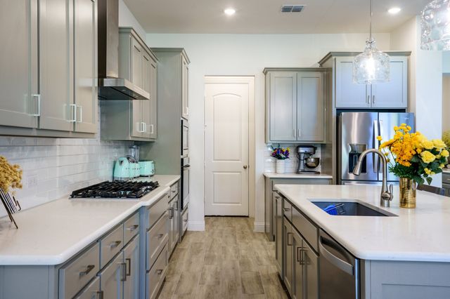 318 Waters Edge Drive, Argyle, TX 76226