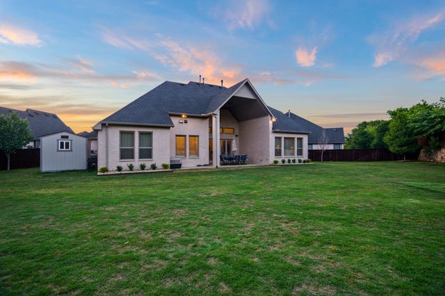 318 Waters Edge Drive, Argyle, TX 76226