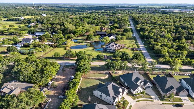 318 Waters Edge Drive, Argyle, TX 76226