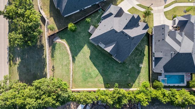 318 Waters Edge Drive, Argyle, TX 76226