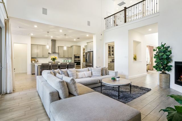 318 Waters Edge Drive, Argyle, TX 76226
