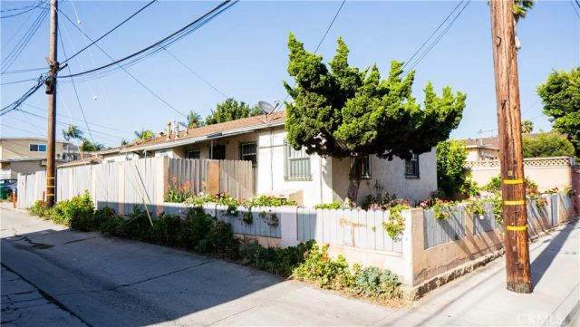 3321 E 17th Street, Long Beach, CA 90804