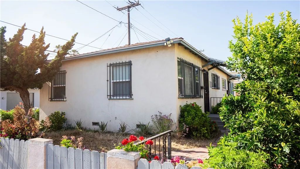 3321 E 17th Street, Long Beach, CA 90804