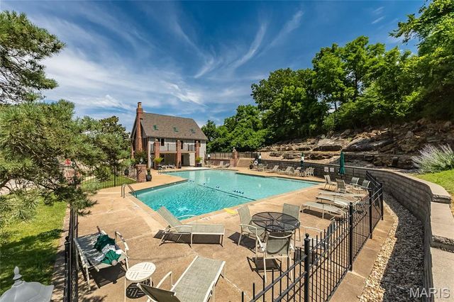 14308 Conway Meadows Court 201, Chesterfield, MO 63017