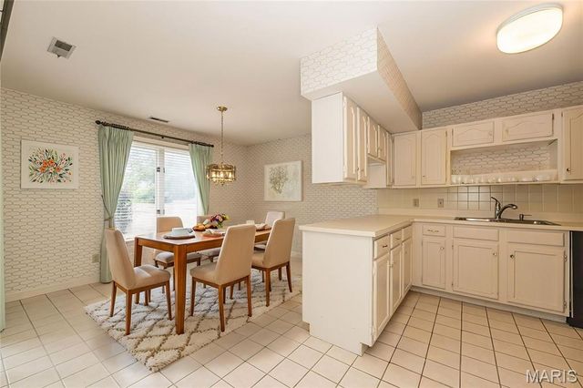 14308 Conway Meadows Court 201, Chesterfield, MO 63017