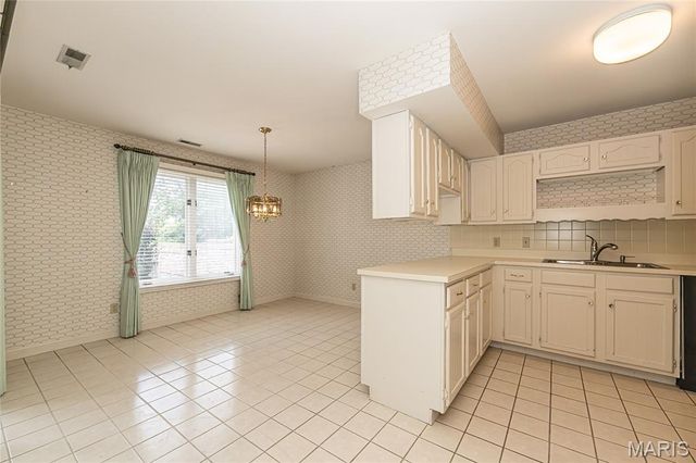14308 Conway Meadows Court 201, Chesterfield, MO 63017