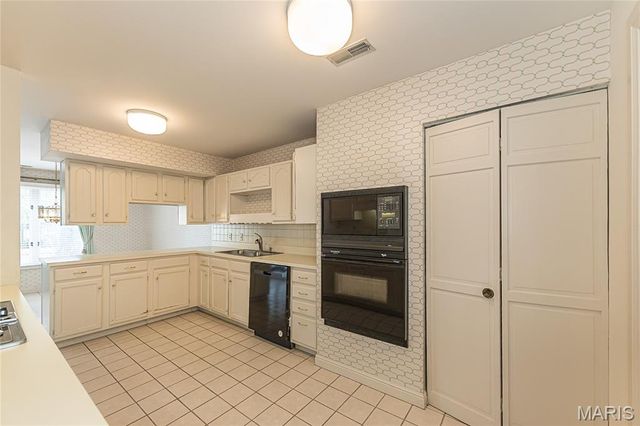 14308 Conway Meadows Court 201, Chesterfield, MO 63017