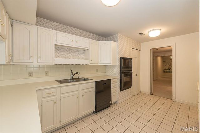 14308 Conway Meadows Court 201, Chesterfield, MO 63017