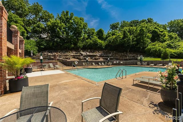 14308 Conway Meadows Court 201, Chesterfield, MO 63017