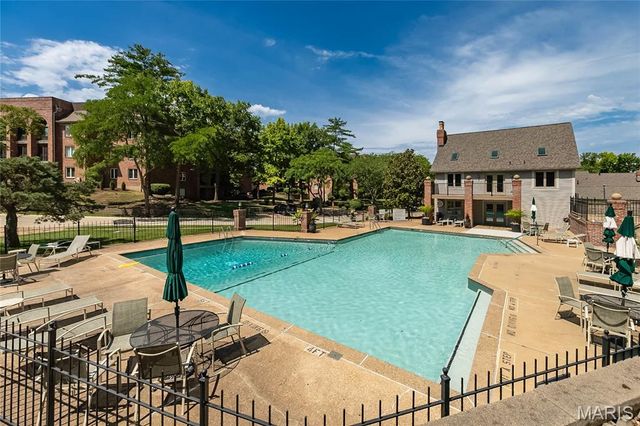 14308 Conway Meadows Court 201, Chesterfield, MO 63017