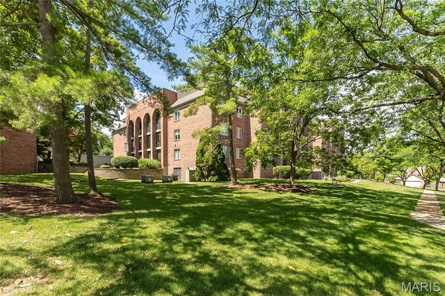 14308 Conway Meadows Court 201, Chesterfield, MO 63017