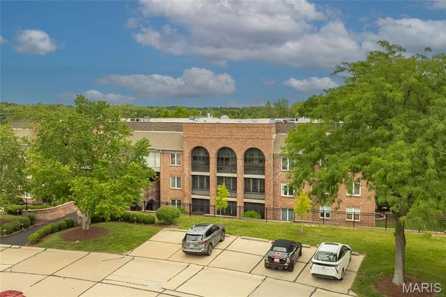 14308 Conway Meadows Court 201, Chesterfield, MO 63017