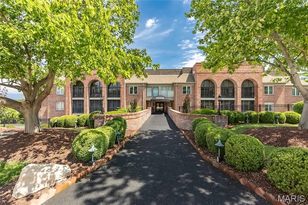 14308 Conway Meadows Court 201, Chesterfield, MO 63017