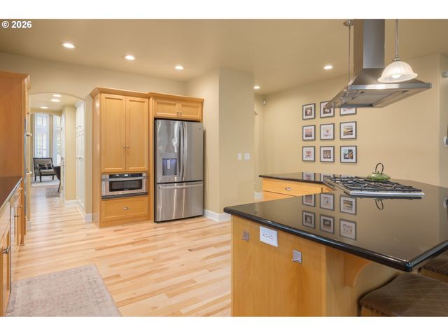 1184 CEDAR RIDGE Dr, Eugene, OR 97401