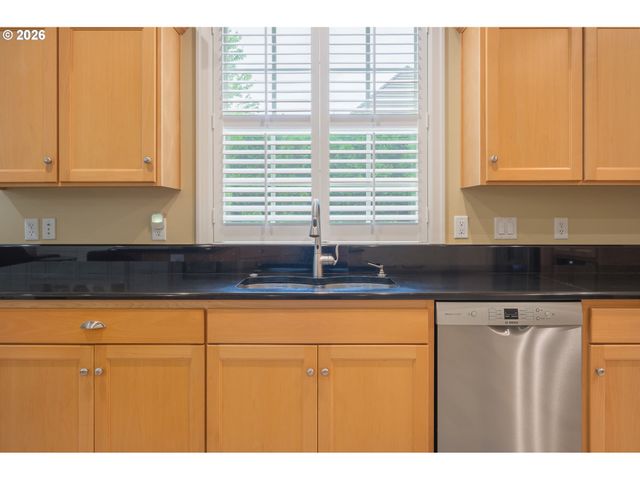 1184 CEDAR RIDGE Dr, Eugene, OR 97401