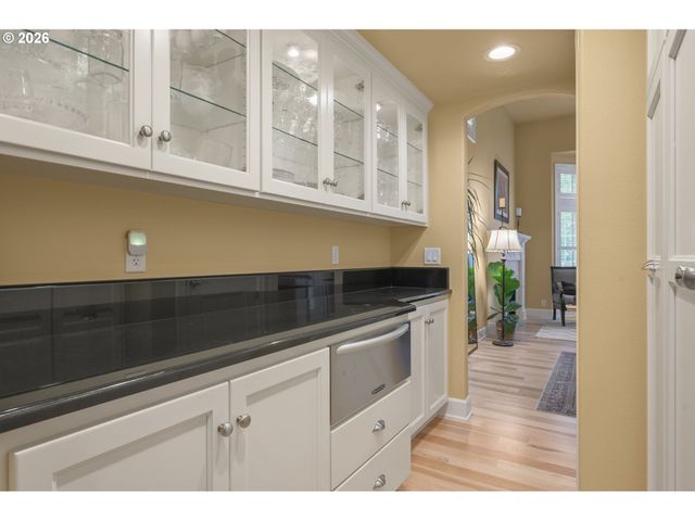 1184 CEDAR RIDGE Dr, Eugene, OR 97401
