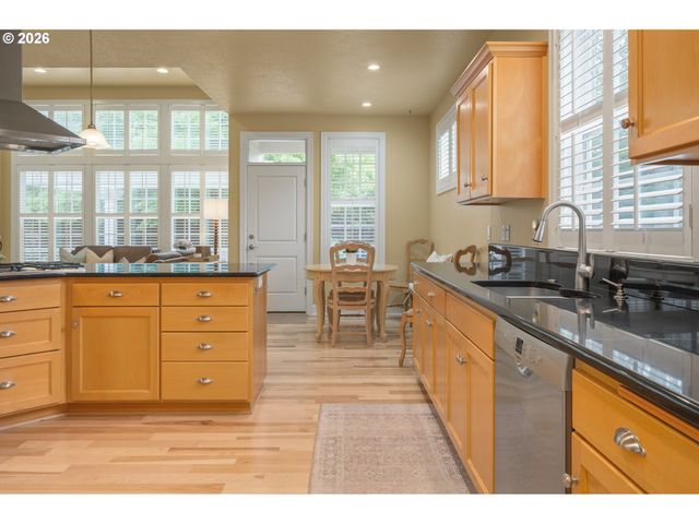 1184 CEDAR RIDGE Dr, Eugene, OR 97401