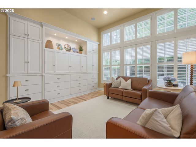 1184 CEDAR RIDGE Dr, Eugene, OR 97401