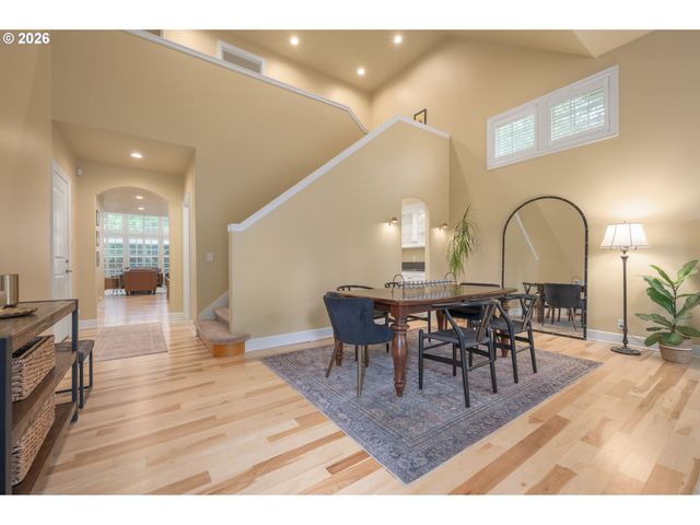 1184 CEDAR RIDGE Dr, Eugene, OR 97401