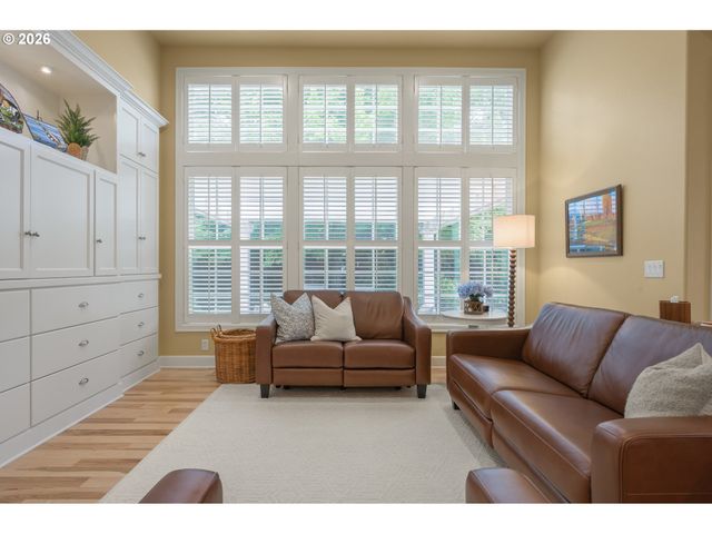 1184 CEDAR RIDGE Dr, Eugene, OR 97401