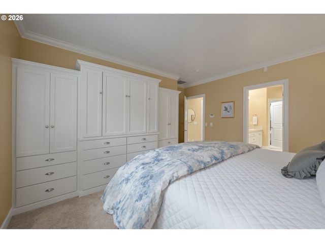 1184 CEDAR RIDGE Dr, Eugene, OR 97401