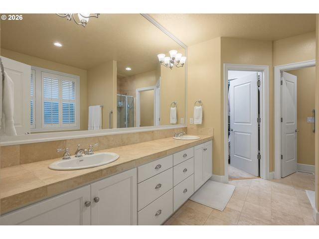 1184 CEDAR RIDGE Dr, Eugene, OR 97401