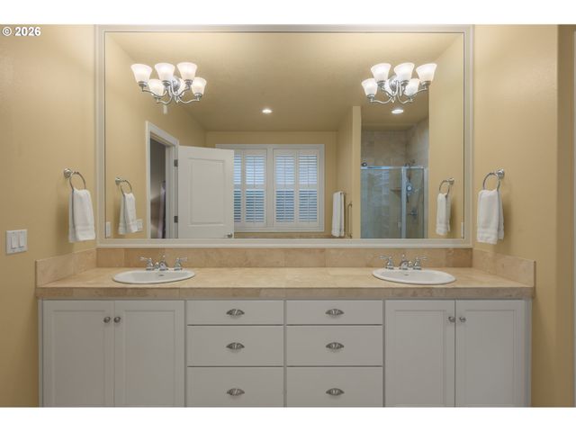 1184 CEDAR RIDGE Dr, Eugene, OR 97401