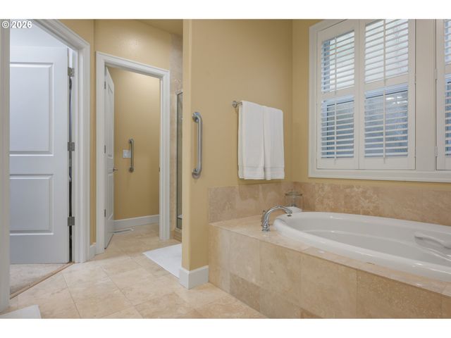 1184 CEDAR RIDGE Dr, Eugene, OR 97401