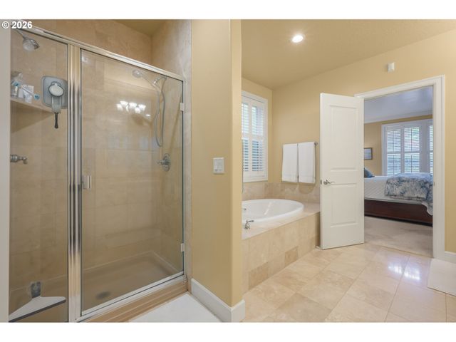 1184 CEDAR RIDGE Dr, Eugene, OR 97401