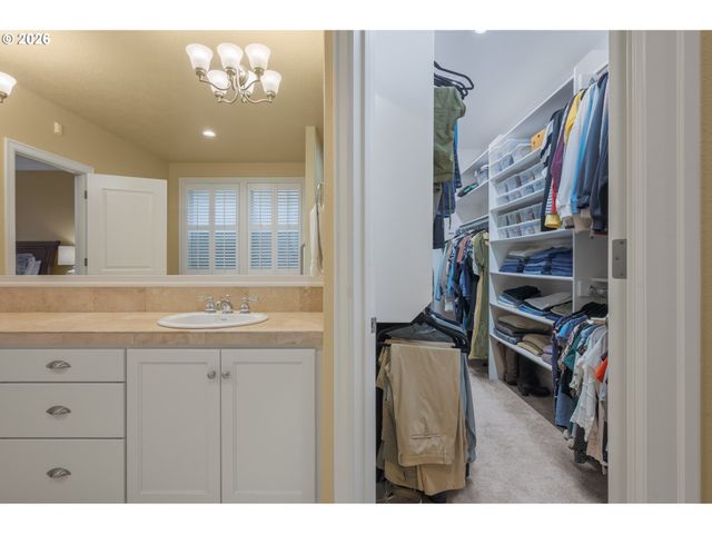 1184 CEDAR RIDGE Dr, Eugene, OR 97401