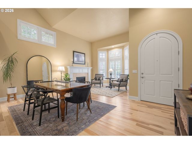 1184 CEDAR RIDGE Dr, Eugene, OR 97401