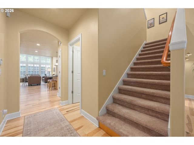 1184 CEDAR RIDGE Dr, Eugene, OR 97401