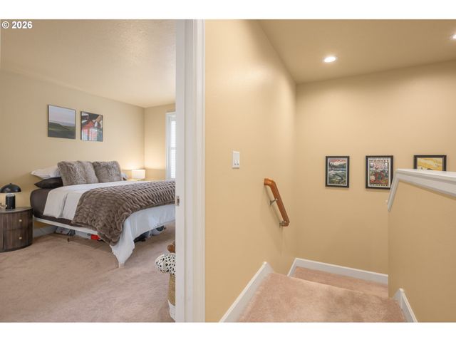1184 CEDAR RIDGE Dr, Eugene, OR 97401