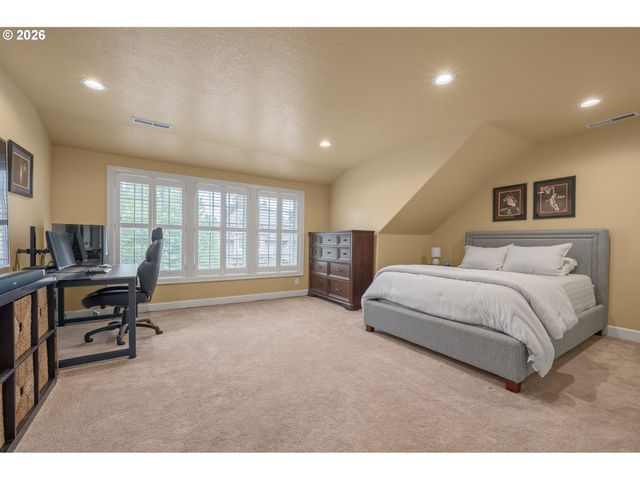 1184 CEDAR RIDGE Dr, Eugene, OR 97401
