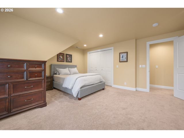 1184 CEDAR RIDGE Dr, Eugene, OR 97401