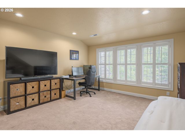 1184 CEDAR RIDGE Dr, Eugene, OR 97401