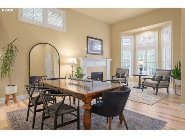 1184 CEDAR RIDGE Dr, Eugene, OR 97401