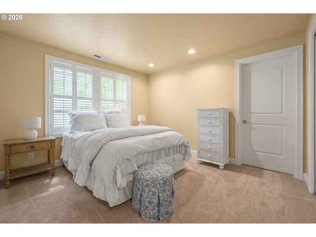 1184 CEDAR RIDGE Dr, Eugene, OR 97401