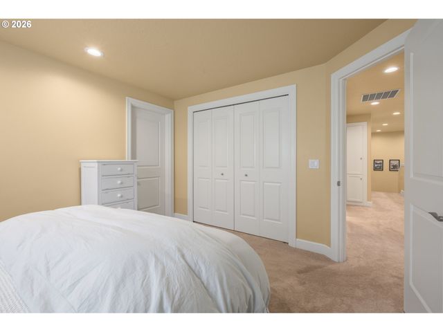 1184 CEDAR RIDGE Dr, Eugene, OR 97401