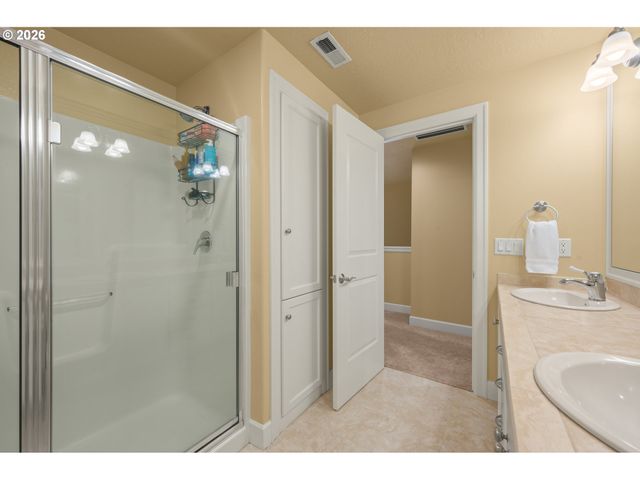 1184 CEDAR RIDGE Dr, Eugene, OR 97401