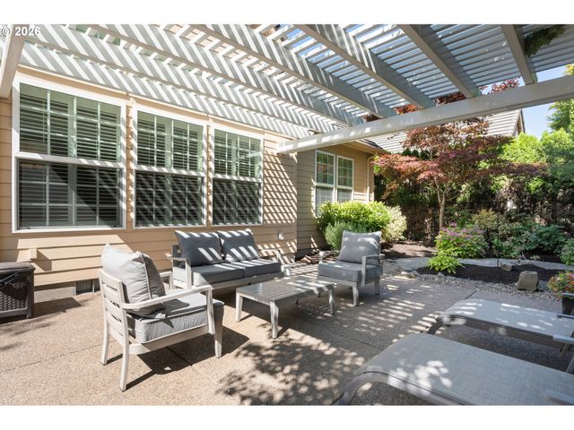 1184 CEDAR RIDGE Dr, Eugene, OR 97401