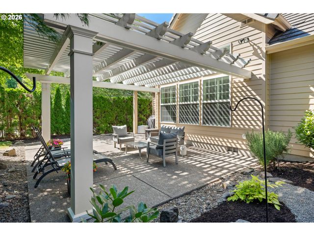 1184 CEDAR RIDGE Dr, Eugene, OR 97401