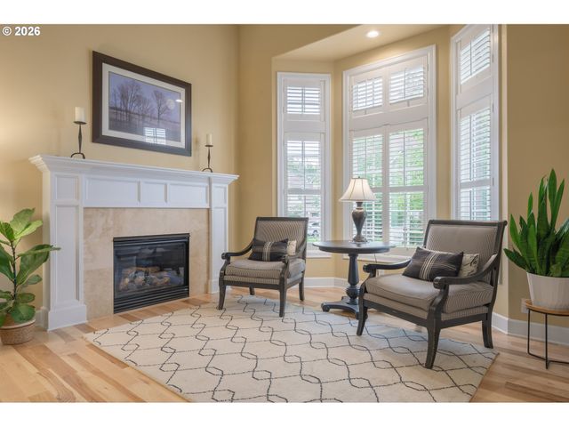 1184 CEDAR RIDGE Dr, Eugene, OR 97401