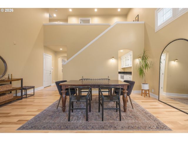 1184 CEDAR RIDGE Dr, Eugene, OR 97401