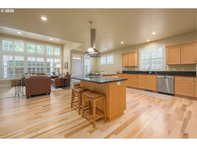 1184 CEDAR RIDGE Dr, Eugene, OR 97401