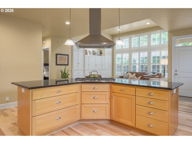 1184 CEDAR RIDGE Dr, Eugene, OR 97401