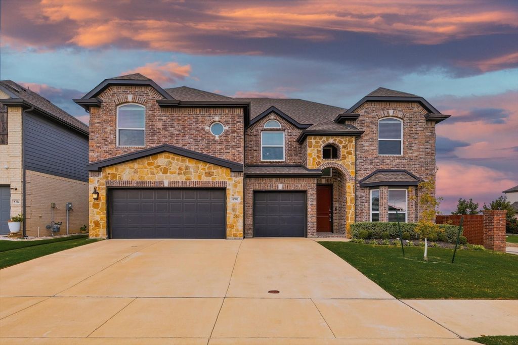 8700 Treehouse Court, Fort Worth, TX 76123