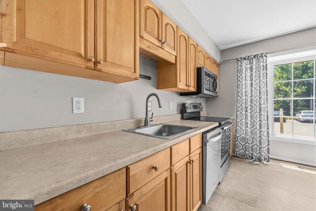 10256 EAGLE NEST CT, Fairfax, VA 22032