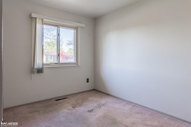 17699 Kuecken Street, Clinton Township, MI 48038
