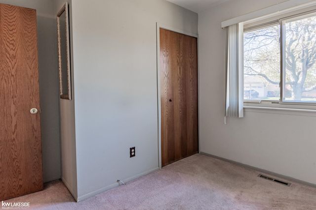 17699 Kuecken Street, Clinton Township, MI 48038